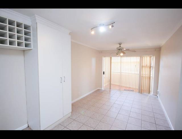 2 bed property to rent in UITZICHT